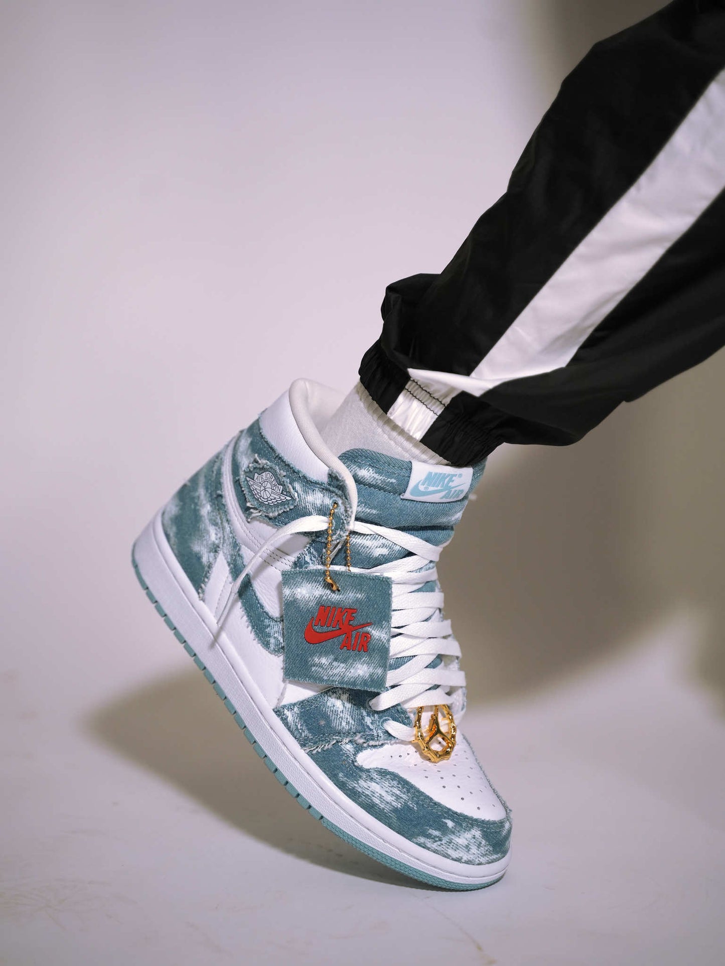 CLOUD AJ1