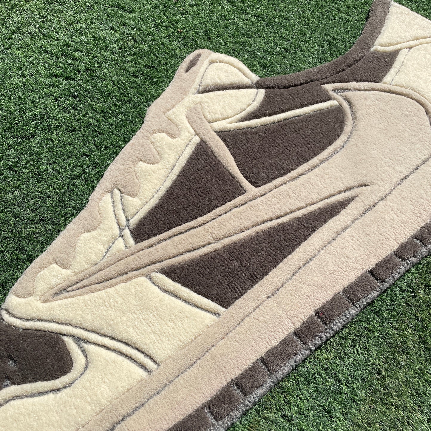 TRAVIS REVERSE MOCHA SNEAKER RUG